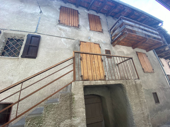 Casa semindipendente in vendita a Mattie