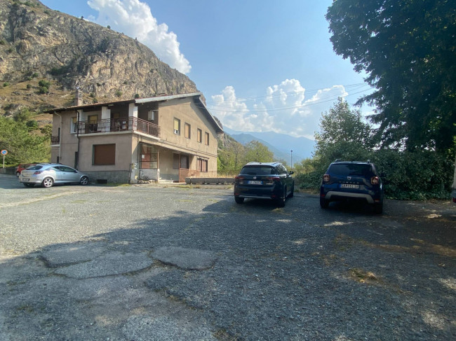 Locale commerciale in vendita a Bussoleno