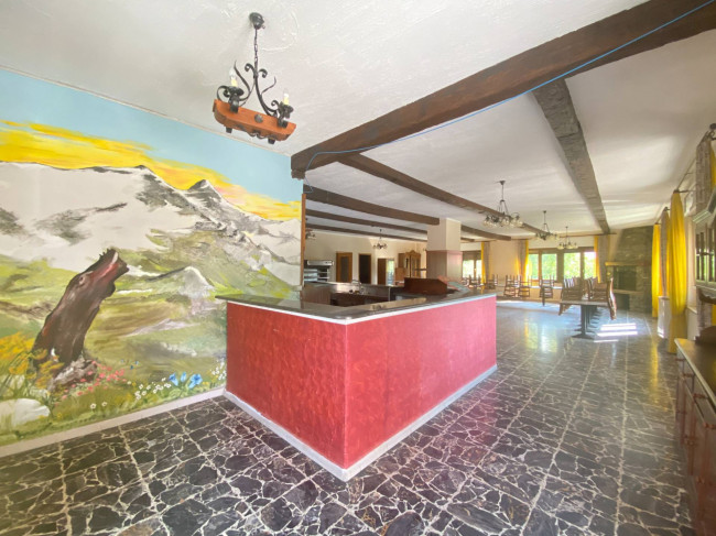 Locale commerciale in vendita a Bussoleno