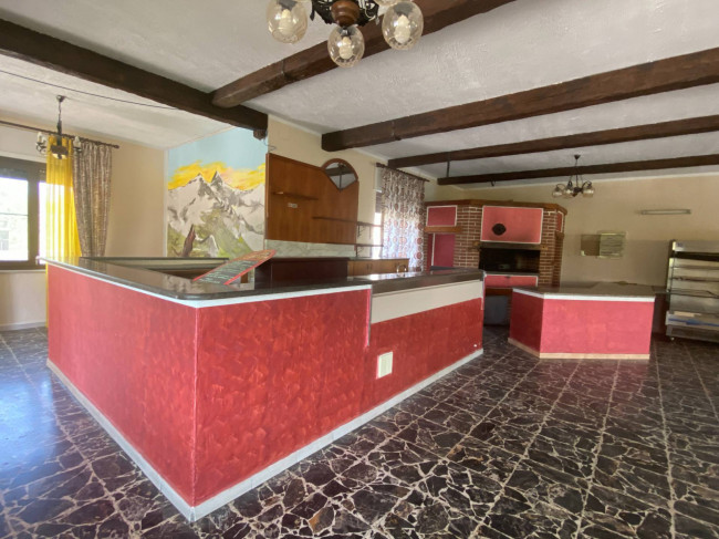 Locale commerciale in vendita a Bussoleno