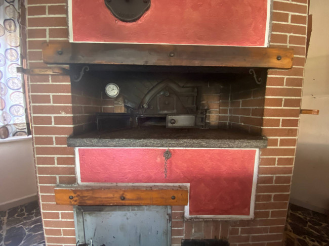 Locale commerciale in vendita a Bussoleno