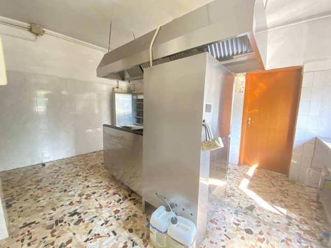 Locale commerciale in vendita a Bussoleno