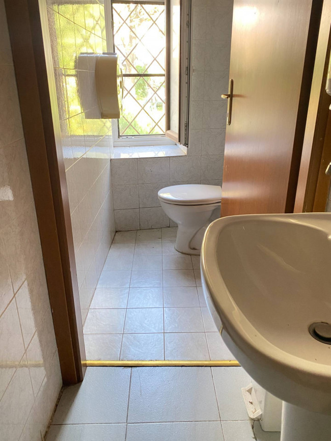 Locale commerciale in vendita a Bussoleno