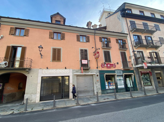 Locale commerciale in affitto a Susa