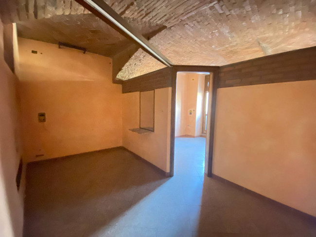 Locale commerciale in affitto a Susa