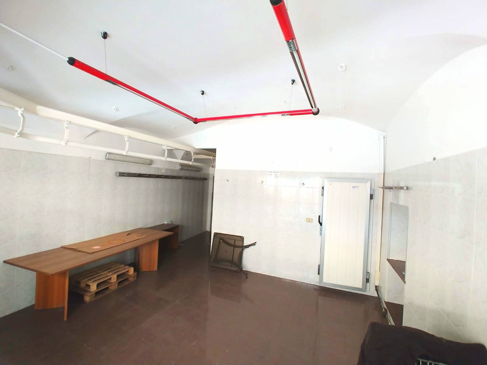 Locale commerciale in vendita a Marsciano