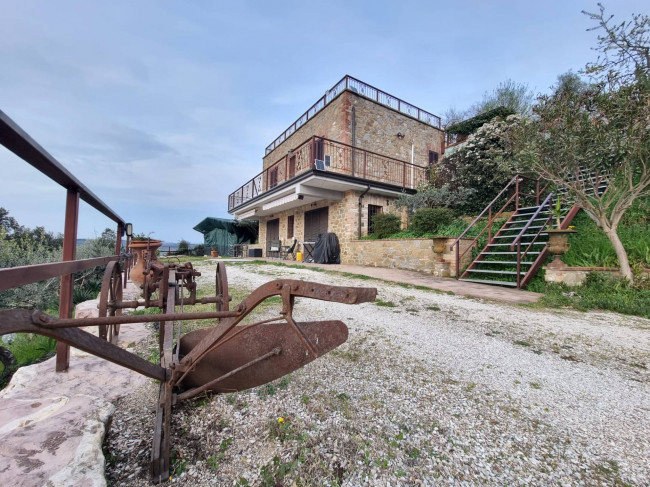 Villa in vendita a Torgiano
