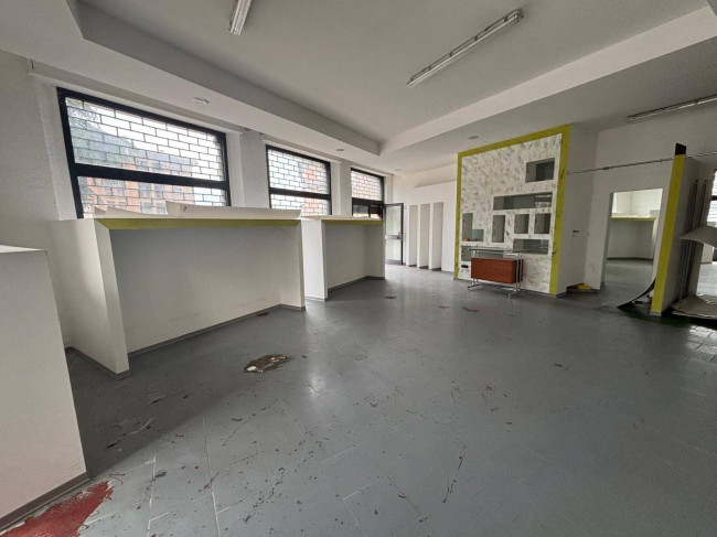 Locale commerciale in vendita a Marsciano