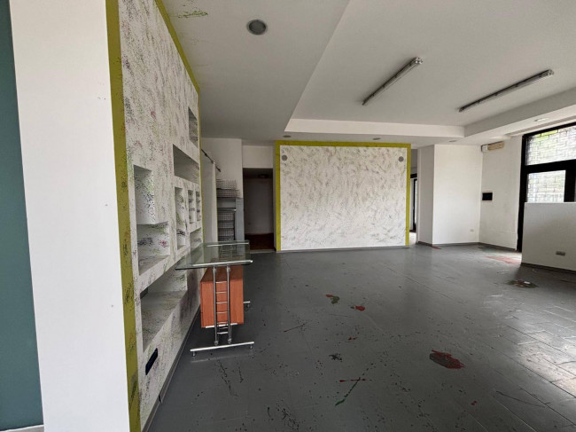 Locale commerciale in vendita a Marsciano