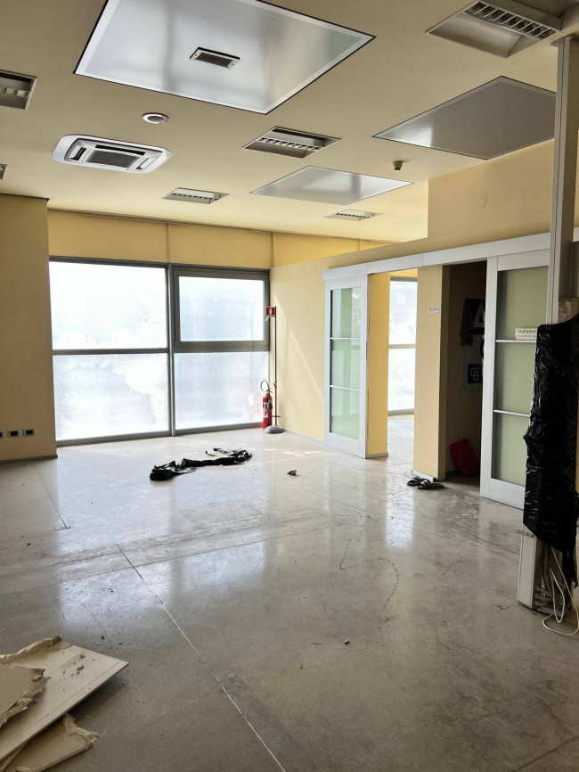 Locale commerciale in affitto/vendita a Curno