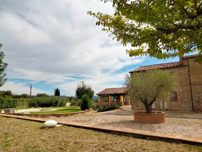 Casale in vendita a Perugia