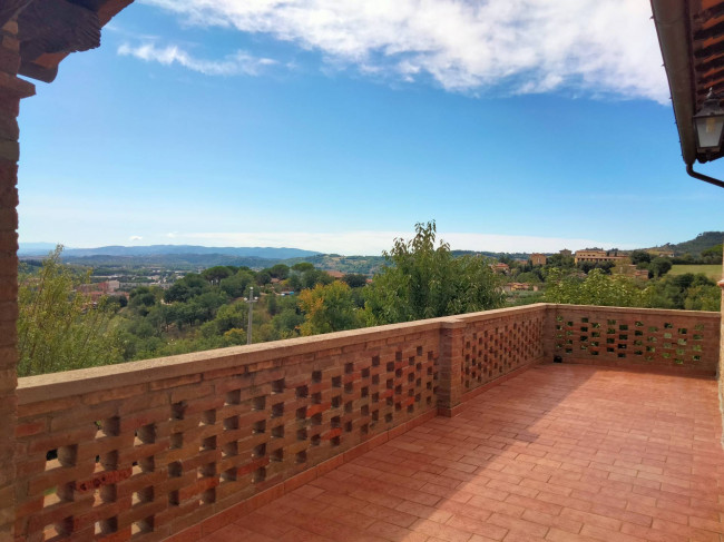 Casale in vendita a Perugia