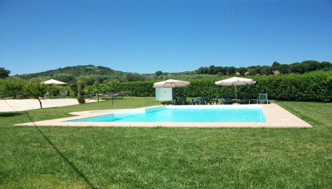 Casale in vendita a Perugia