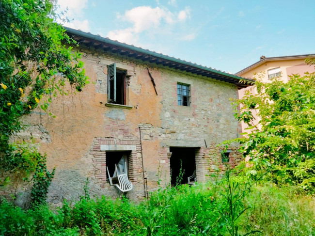 Casale in vendita a Perugia