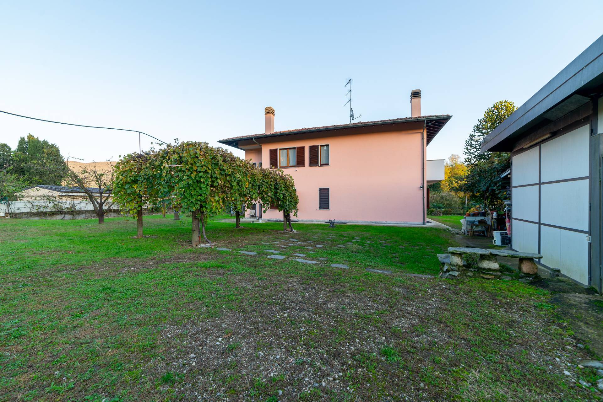 Villa in vendita a Besozzo (VA)