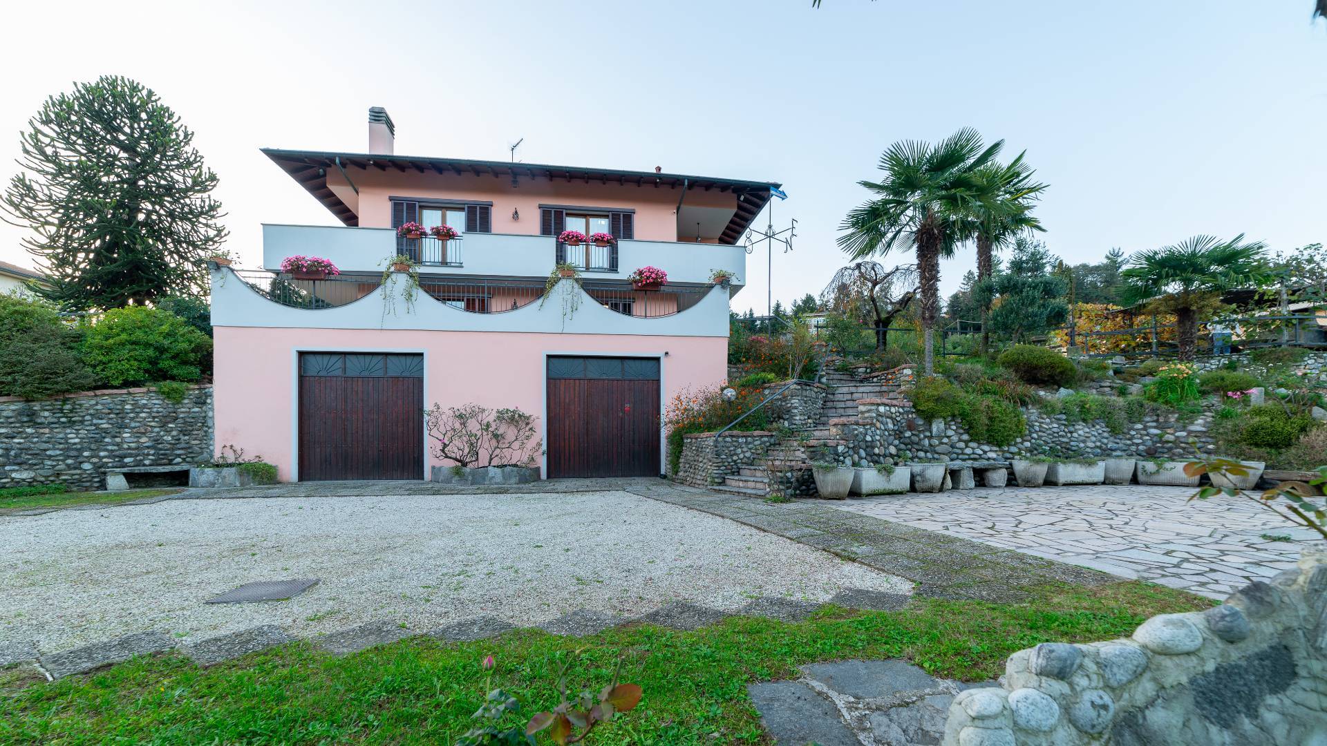 Villa in vendita a Besozzo (VA)