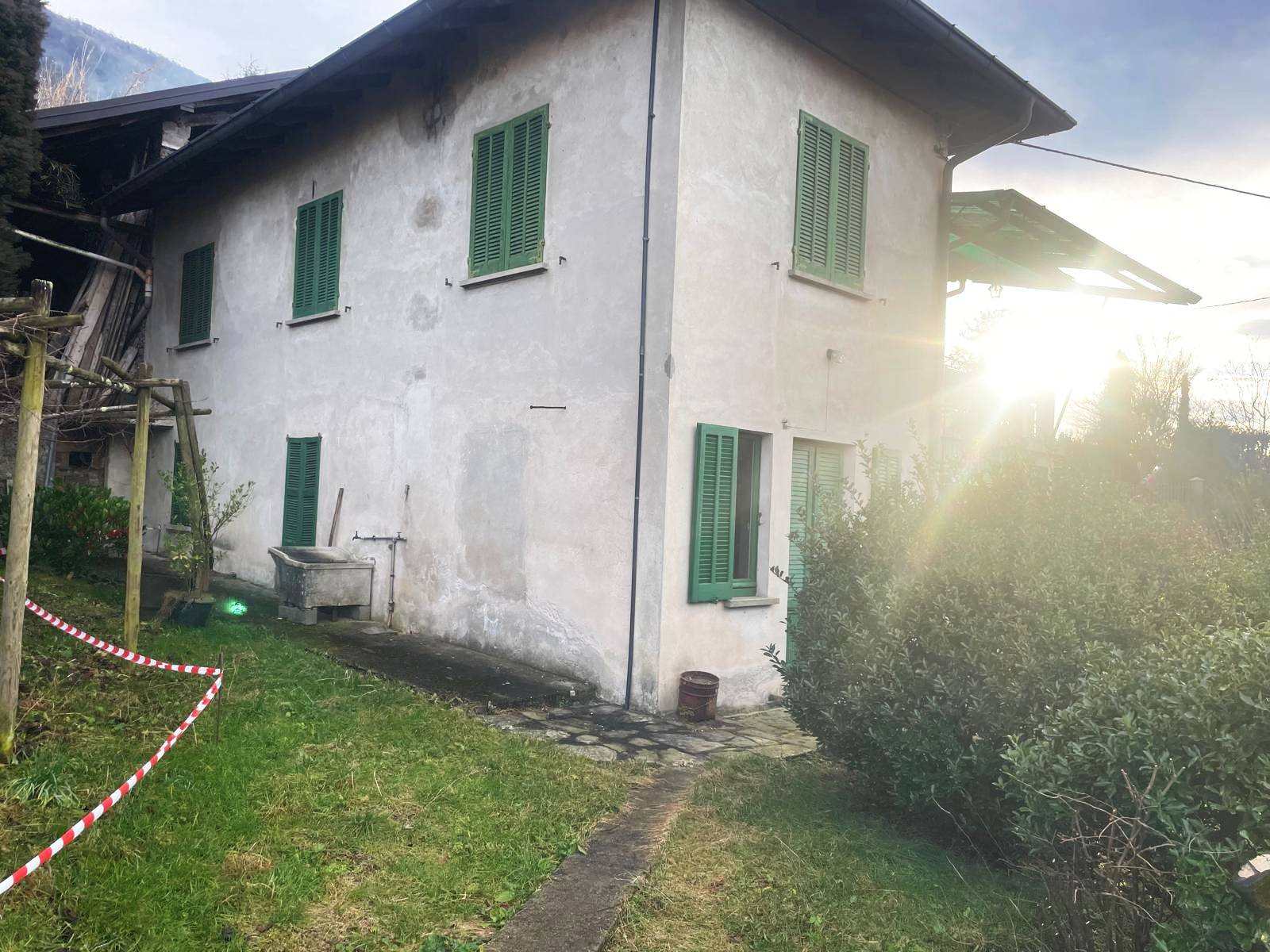 Casa indipendente in vendita a Castelveccana (VA)