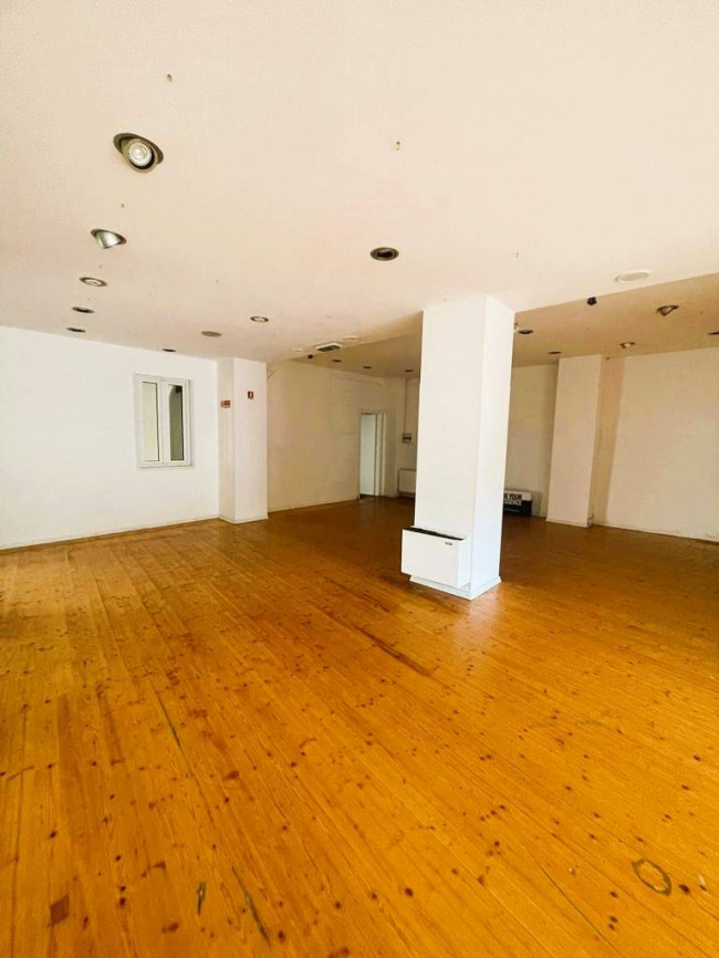 Locale commerciale in affitto a Luino