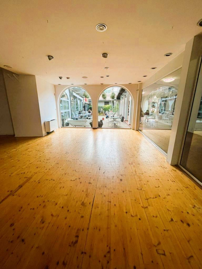 Locale commerciale in affitto a Luino