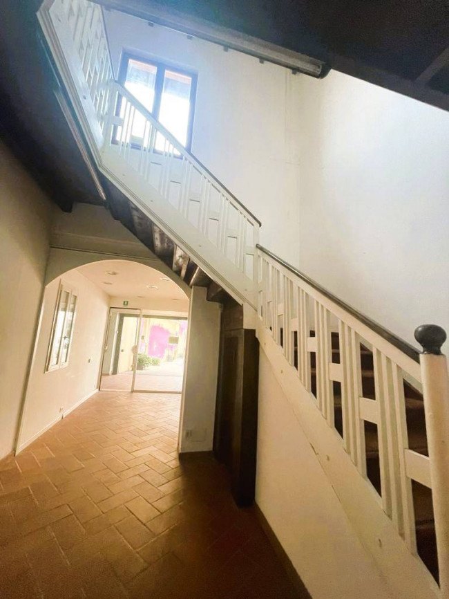 Locale commerciale in affitto a Luino