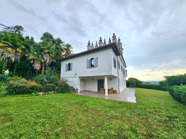 Villa in vendita a Leggiuno