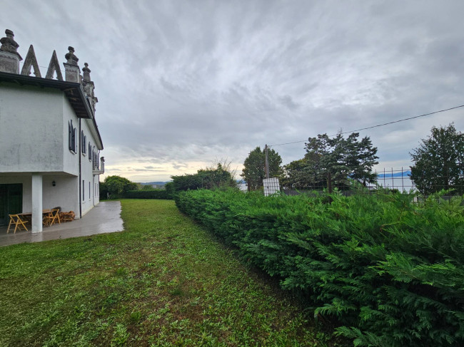 Villa in vendita a Leggiuno