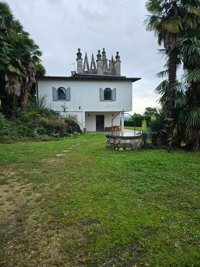 Villa in vendita a Leggiuno