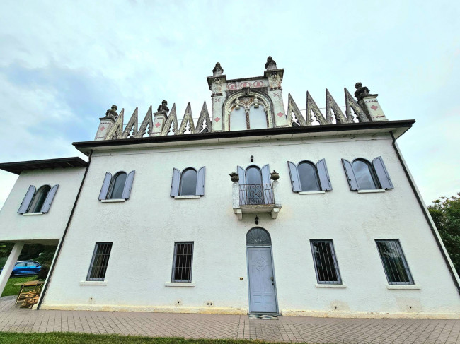 Villa in vendita a Leggiuno