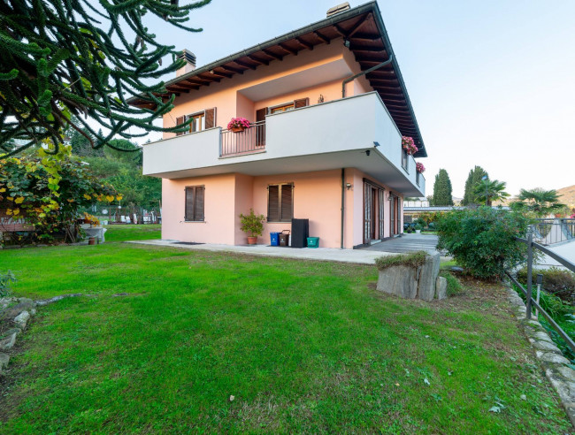 Villa in vendita a Besozzo