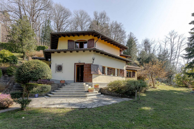 Villa in vendita a Montegrino Valtravaglia