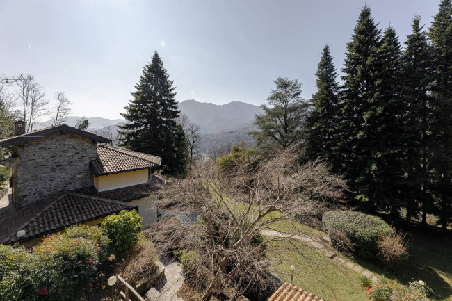 Villa in vendita a Montegrino Valtravaglia