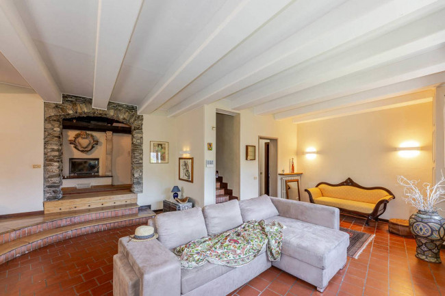 Villa in vendita a Montegrino Valtravaglia