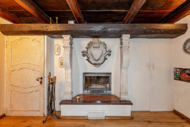 Villa in vendita a Montegrino Valtravaglia