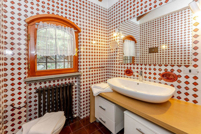 Villa in vendita a Montegrino Valtravaglia