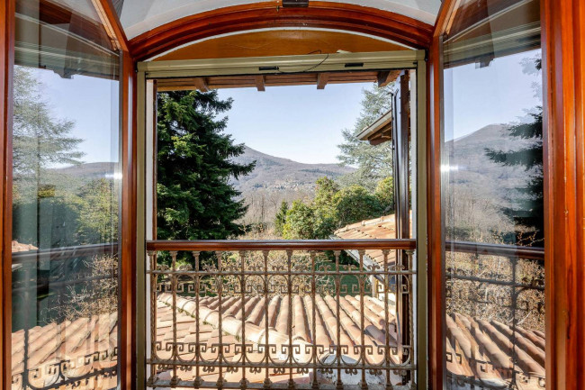 Villa in vendita a Montegrino Valtravaglia