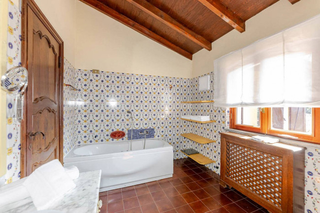 Villa in vendita a Montegrino Valtravaglia