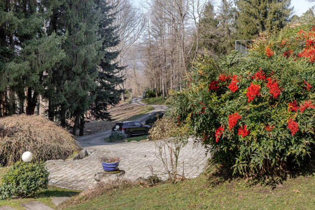 Villa in vendita a Montegrino Valtravaglia