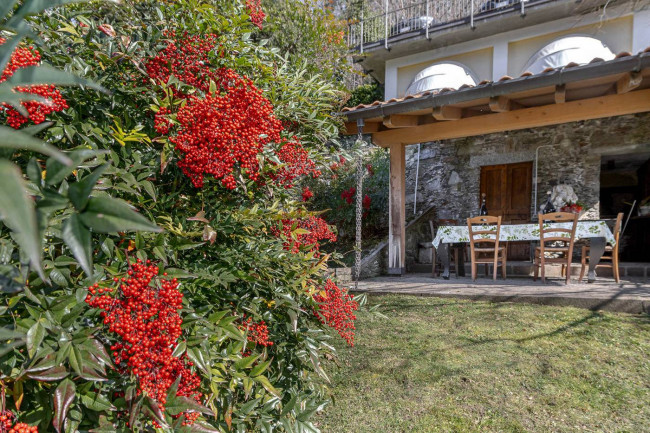 Villa in vendita a Montegrino Valtravaglia