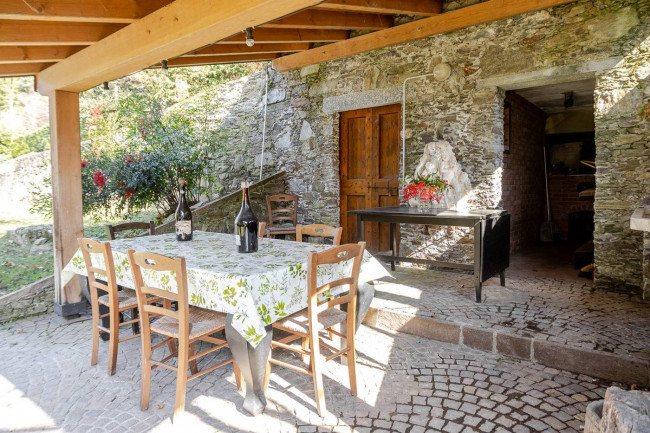 Villa in vendita a Montegrino Valtravaglia