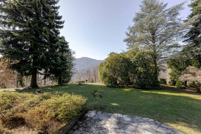 Villa in vendita a Montegrino Valtravaglia