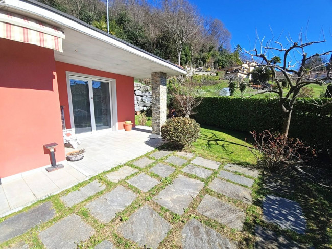 Villa in vendita a Brezzo di Bedero