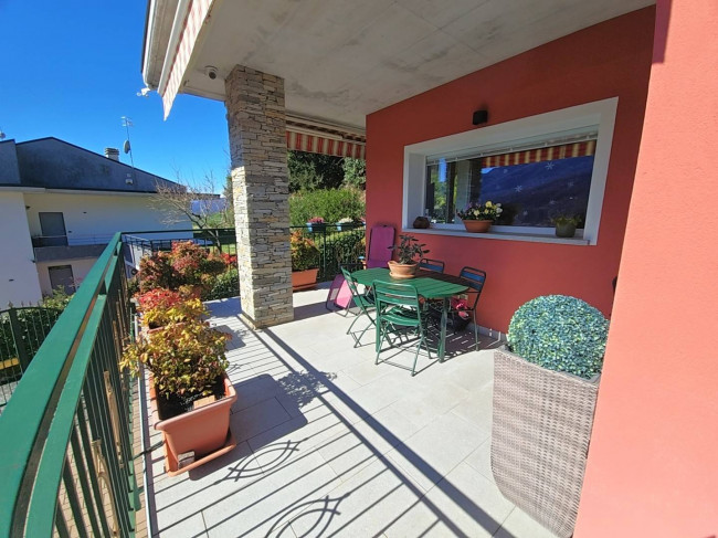 Villa in vendita a Brezzo di Bedero