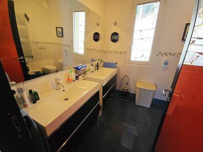 Villa in vendita a Brezzo di Bedero