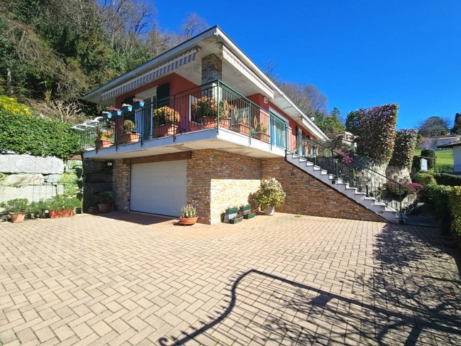 Villa in vendita a Brezzo di Bedero