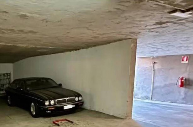 Box o garage in vendita a Luino