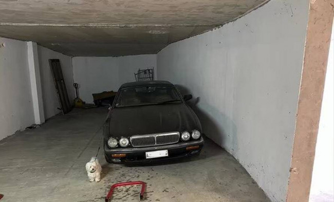 Box o garage in vendita a Luino