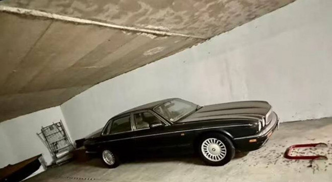 Box o garage in vendita a Luino