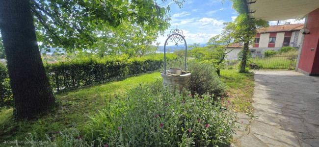 Villa in vendita a Comerio