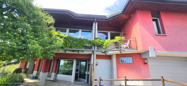 Villa in vendita a Comerio