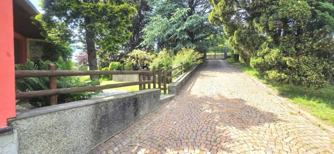 Villa in vendita a Comerio